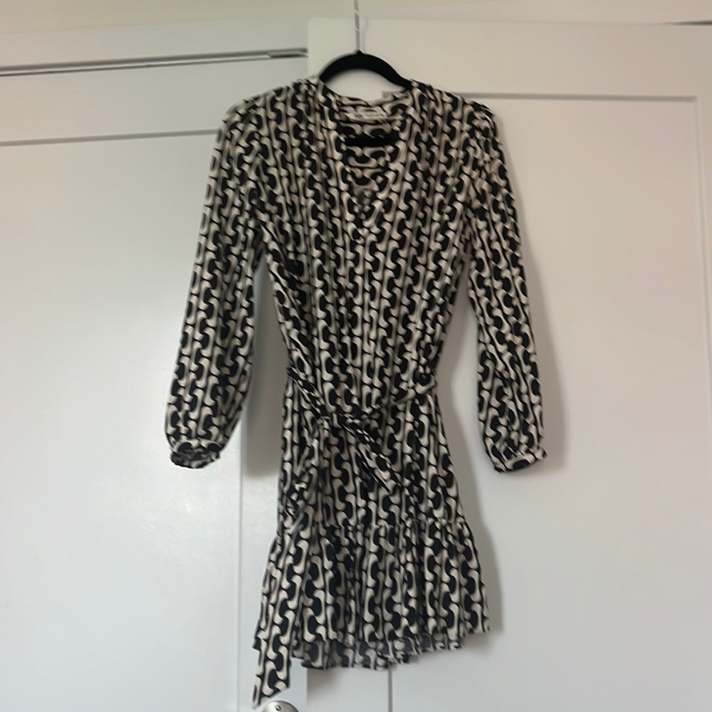 Zara black and white long sleeve mini dress w/ belt